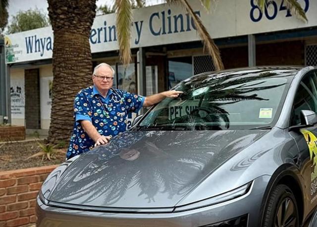 新特斯拉刚提就遭殃！澳司机遇疑似陨石撞击，或成全球首例