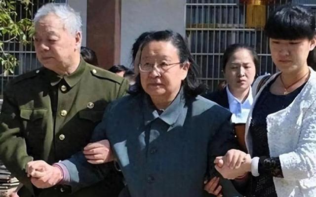 李讷步入晚年，样貌越来越趋近于毛主席，买车时老板死活不肯收钱