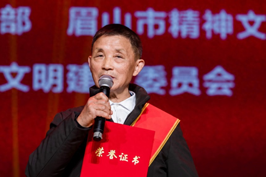 以勤补拙,扎根生长创奇迹(图1) 以勤补拙,扎根生长创奇迹(图1)