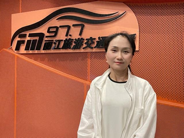 金牌导游屈丽娟：暑期旅途的文明守护者