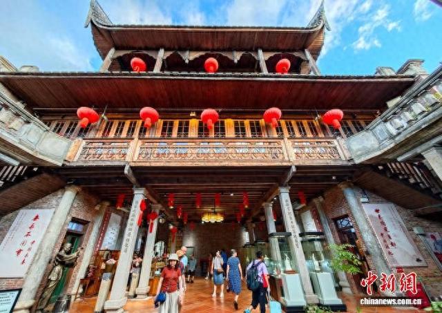 （文化中国行）雕梁画栋依旧 百年侨厝永德会馆展新韵