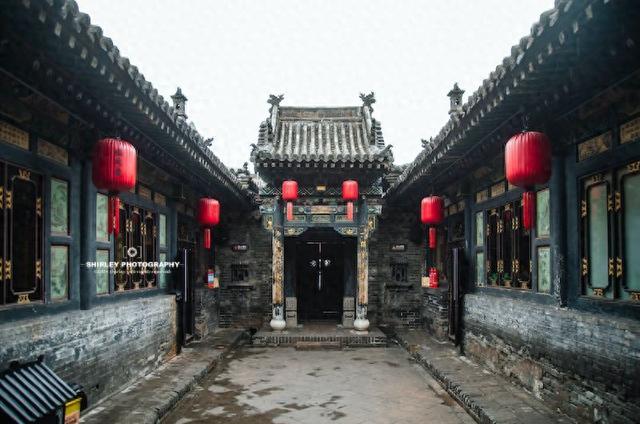 山西传奇金库，鼎盛时存着300亿，刘伯温设计的龙柱直插地库中央