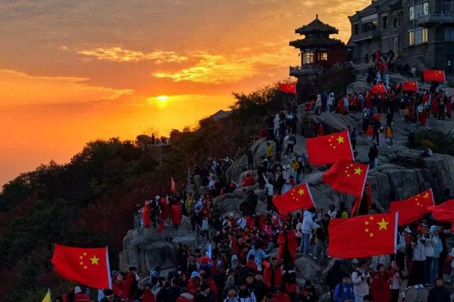 齐鲁晚报壹点智库大数据显示：10月1日，泰山“追景指数”山东排名第一！