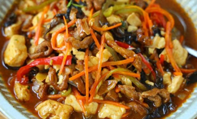 这道家常菜，小朋友吃完第二天还要再吃，简单炒一盘，超级下饭！