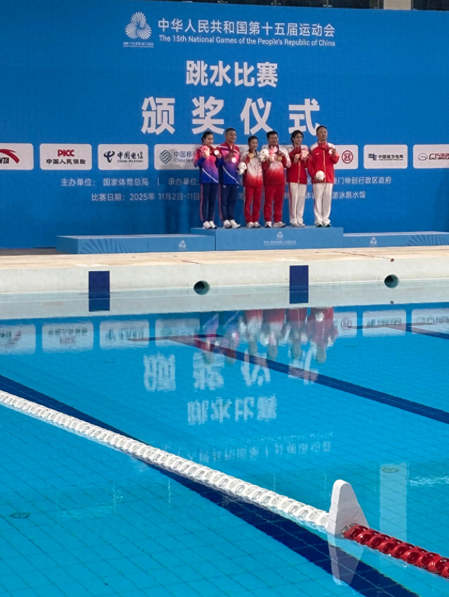 广东跳水队十五运第三金到手！全红婵新搭档王伟莹夺冠，曾称搭档全红婵压力大到不敢洗头