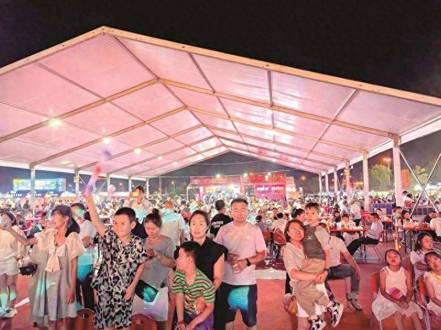 包头：夏日新“夜”态 消暑好去处