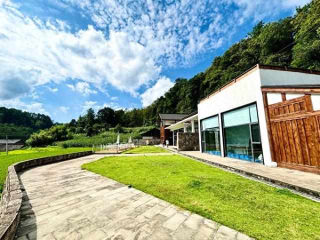 田里捉鱼，星空下打滚！习水梧桐山邀你住进《你好生活》同款民宿