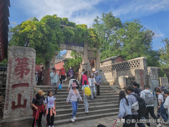 泰安：它是最红火的步行街之一，上榜山东省30大特色商业街