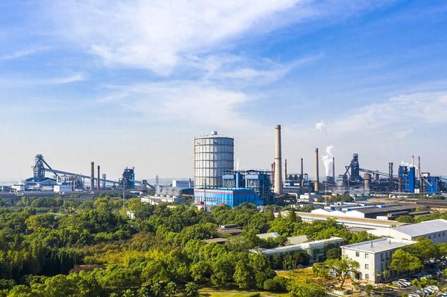 湘钢真正成了杨梅洲的风景线。