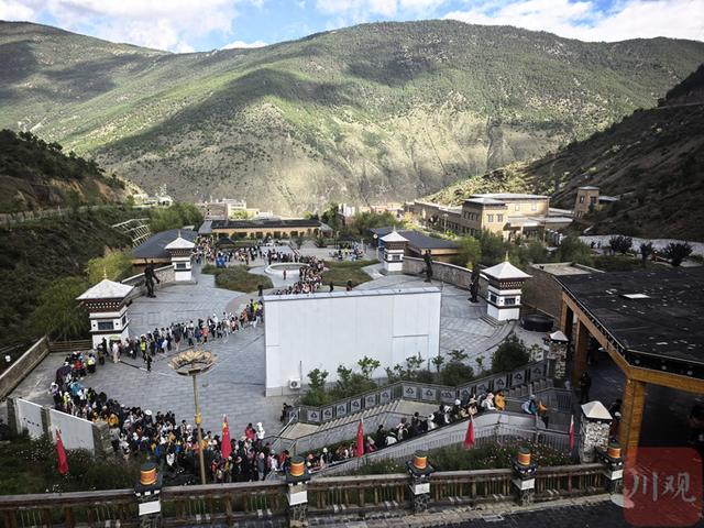 游客流量再破百万！稻城亚丁靠什么赢得青睐？