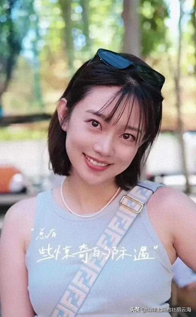 李七月周末北京遛娃，小宝贝可爱，母子喝奶茶好惬意