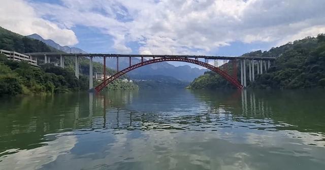 湖北恩施清江大峡谷蝴蝶岩景区怎么游？