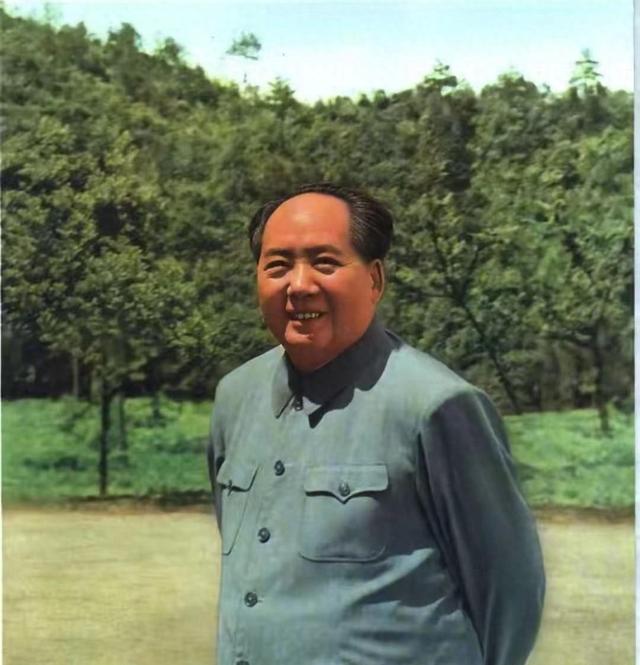 毛主席一生最喜欢的将领是谁？曾说出：“我看谁敢动他”来保护他