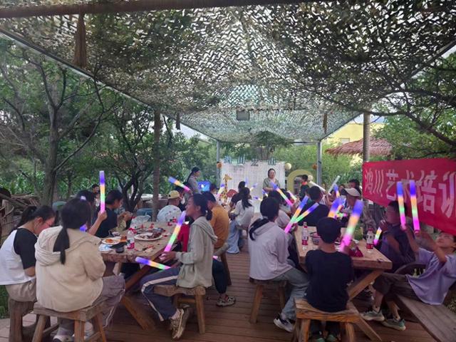 小店观察，翻开账本看变化 | 直播镜头里的山居新账本