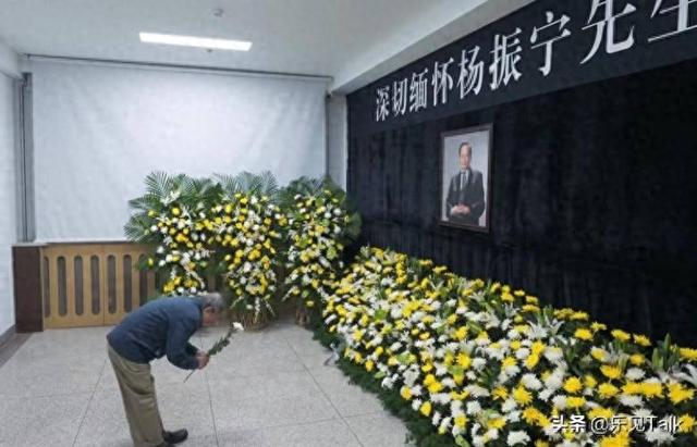 杨振宁去世才48小时，令人恶心的一幕出现了，杨振宁助理曾辟谣