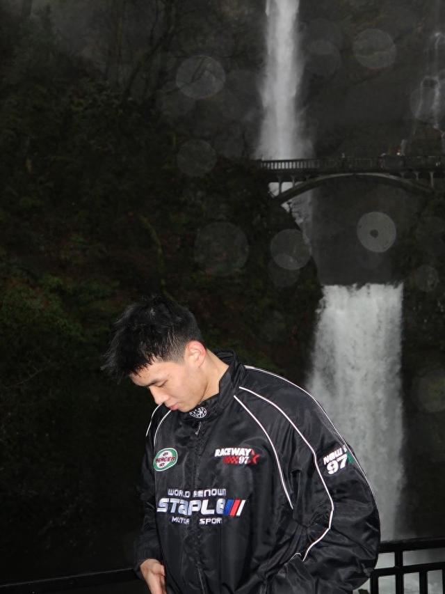 到此一游！林葳晒波特兰游客照：看球+打卡马尔特诺玛瀑布