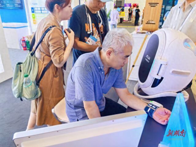 智能化望、闻、问、切，湖南产中医仪器亮相世界人工智能大会