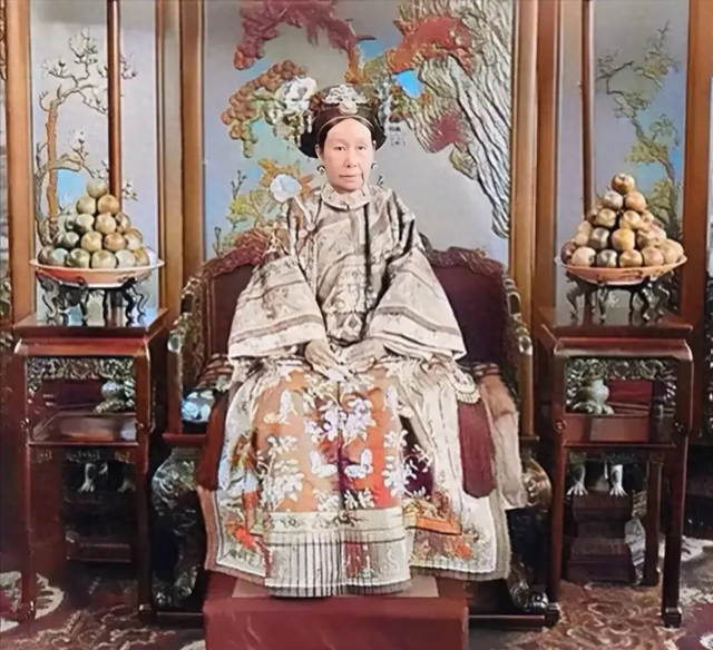 这就是慈禧太后的真实样貌，都看看吧，这可不是演员扮演的