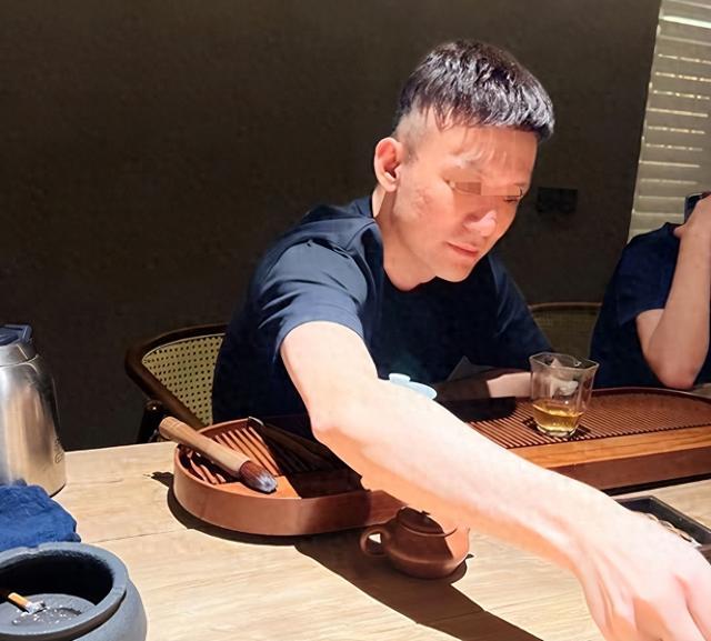 突发！揭阳富豪陈伟杰去世，仅39岁，年轻时常熬夜，吃胃药还喝酒!