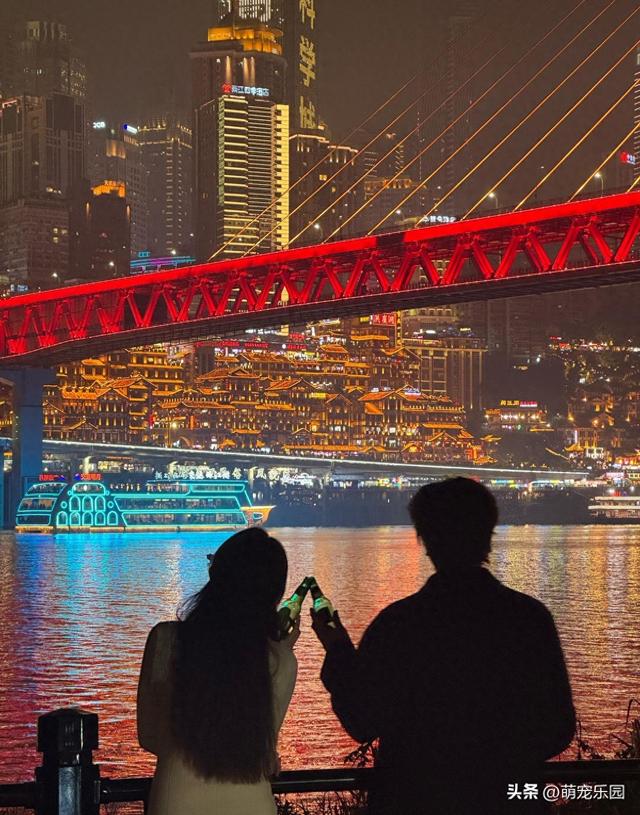 江北嘴江滩公园打卡，情侣拍照圣地，重庆最美爱情见证地