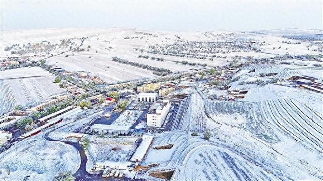 雪临塞上