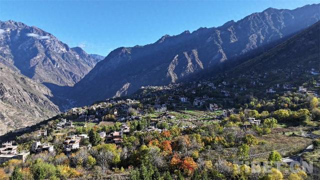 “云端藏寨”走向世界 基卡依村交出幸福答卷