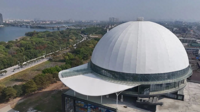 奇葩还是艺术？广东一小镇砸4.5亿，“一顶大帽子”扣成了新地标