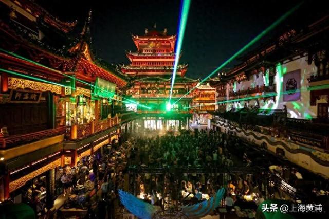 “全上海的老外大概都在豫园熬夜过七夕”！昨晚这里变身“不夜城”，现场“炸裂”，到处人人人人人人人