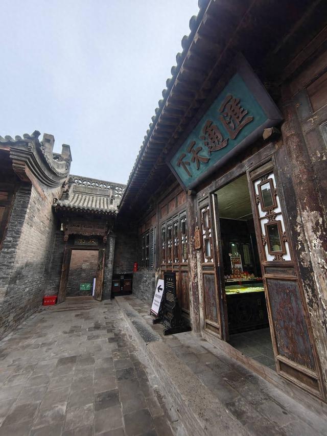 平遥古城“低价票”调查：网售假证件何以顺利闯关8个景点？丨封面深镜