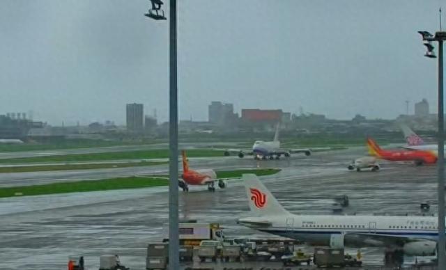 港航与海航两客机在桃园机场“头对头”被指滑错道！航司回应