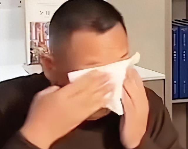 警惕“造神”陷阱！人民日报专访连发多问，揭露于东来真实的想法