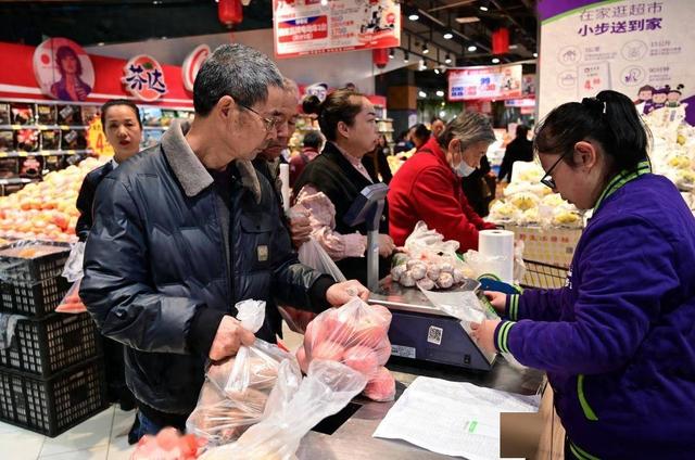 中美GDP差距再次拉大！中国GDP跌到美国60%，到底是哪出问题了？