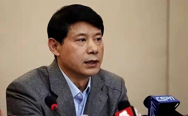 毁了王治郅，逼姚明退役，他凭一己之力让中国篮球倒退了二十年
