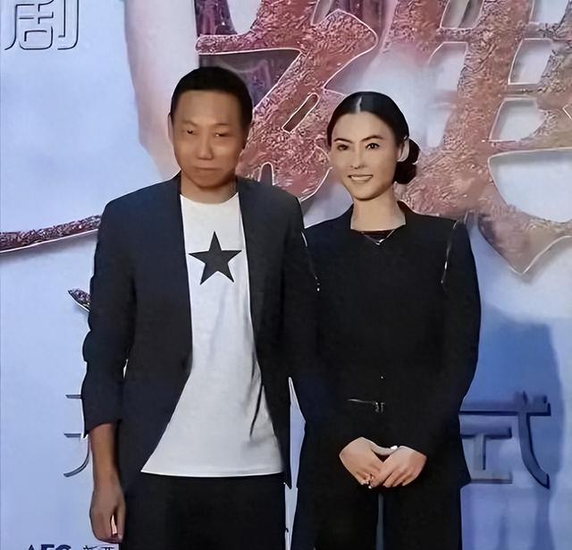 陪玩陪睡只是冰山一角，认干爹，舔手指，拜高踩低，实在荒唐！