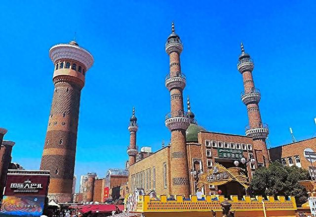 乌鲁木齐和昌吉交界处有个小镇，却藏着全国独一无二千年烟火景色