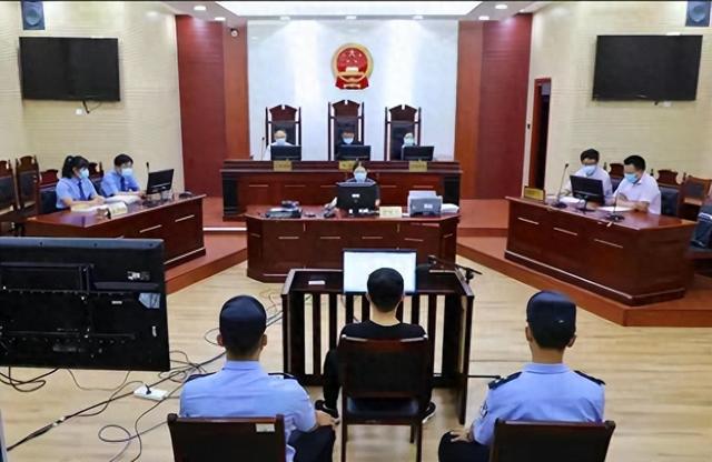 女子聚餐时与男友发生口角离开，同桌男子执意送其回家后欲强行发生性关系 判了！