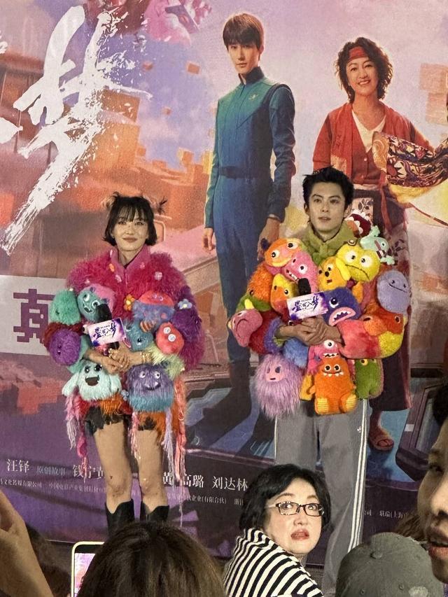 电影《星河入梦》成都路演 王鹤棣、宋茜“夹子音”安利影片