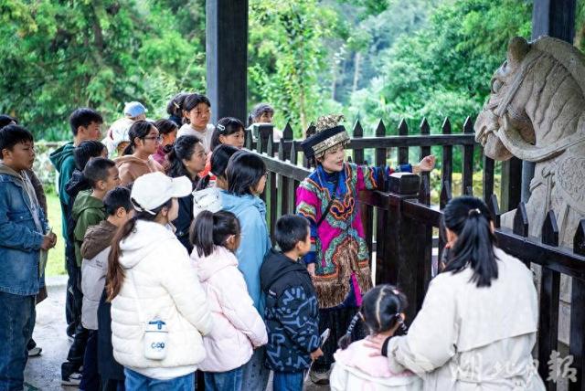 童声回响唐崖土司城址 咸丰“小导游”点亮文化薪火