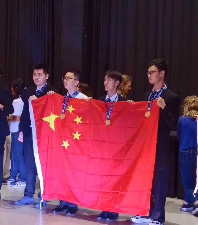 成都学子获第55届国际物理奥林匹克金牌！