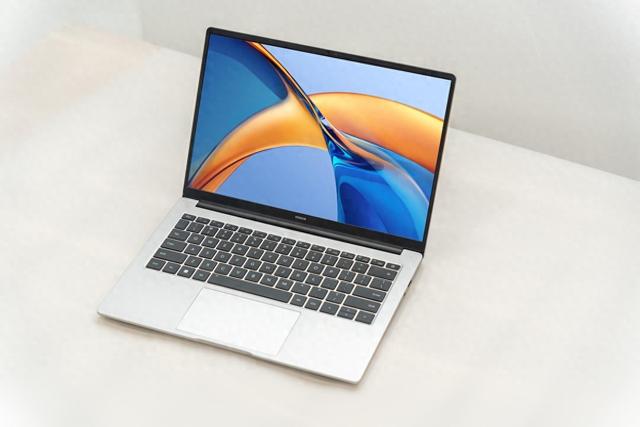 不到3000元这配置值了！荣耀X14 2025战斗版，配1TB SSD没有短板
