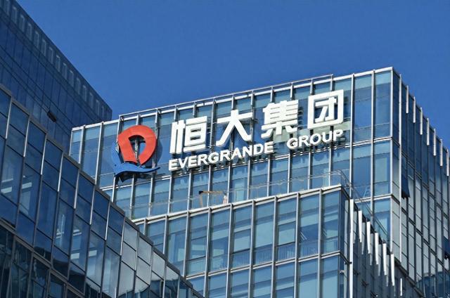 这下麻烦大了！短短3个月，许家印再迎5大噩耗，王健林的话应验了