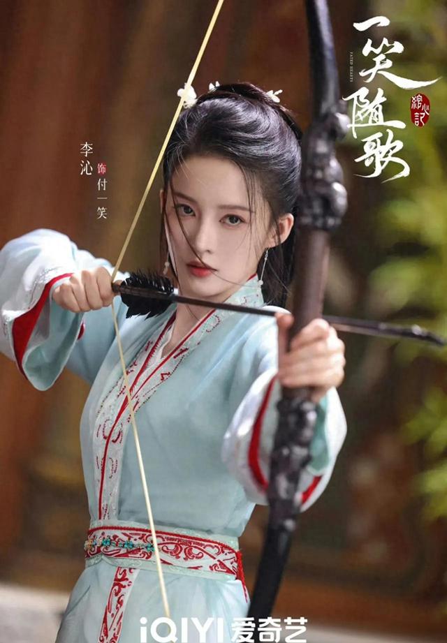 同样演女将军，把35岁李沁和36岁宋轶对比，差距太大了
