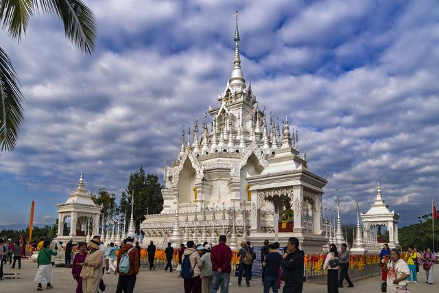 云南版纳：一座具有深厚佛教文化底蕴的寺庙