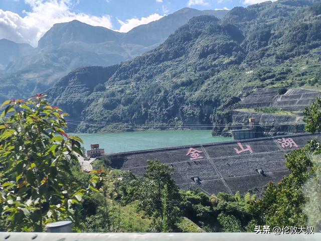 重庆南川区和武隆比区起来在旅游发展潜力上谁更胜一筹