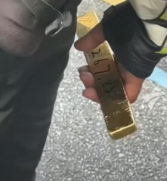 深圳一市民捡到2267.83克巨型金条，价值近200万元！