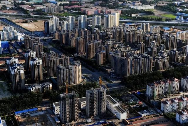 “鬼城”再添一座？房价从2万暴跌到4千，投资者如何自救？