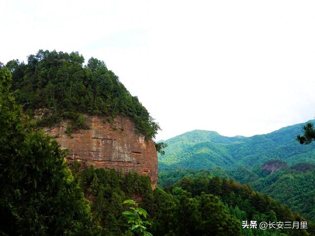 打卡麦积山，不要错过仙人崖，近在咫尺，风景独好