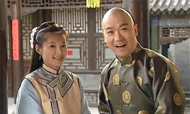 野史：乾隆出上联：坐北朝南吃西瓜，皮往东放！纪晓岚不敢对下联