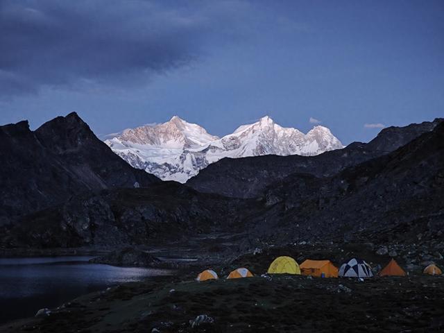 潮评丨珠峰成为旅游地弊多利少