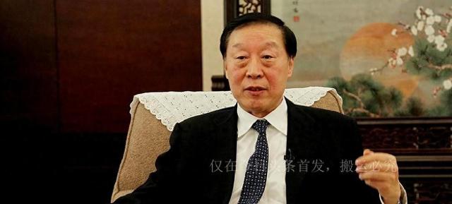 他在江苏为官21年，下基层与群众打成一片，退休后依然深入一线